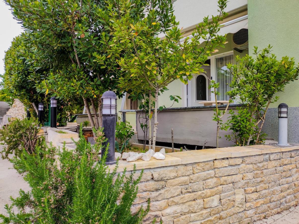 Locus Apartments Petrcane Exterior foto