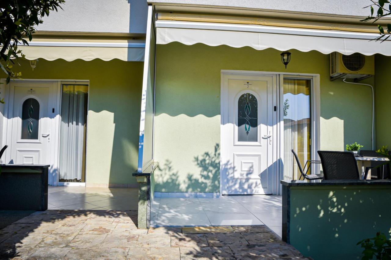 Locus Apartments Petrcane Exterior foto
