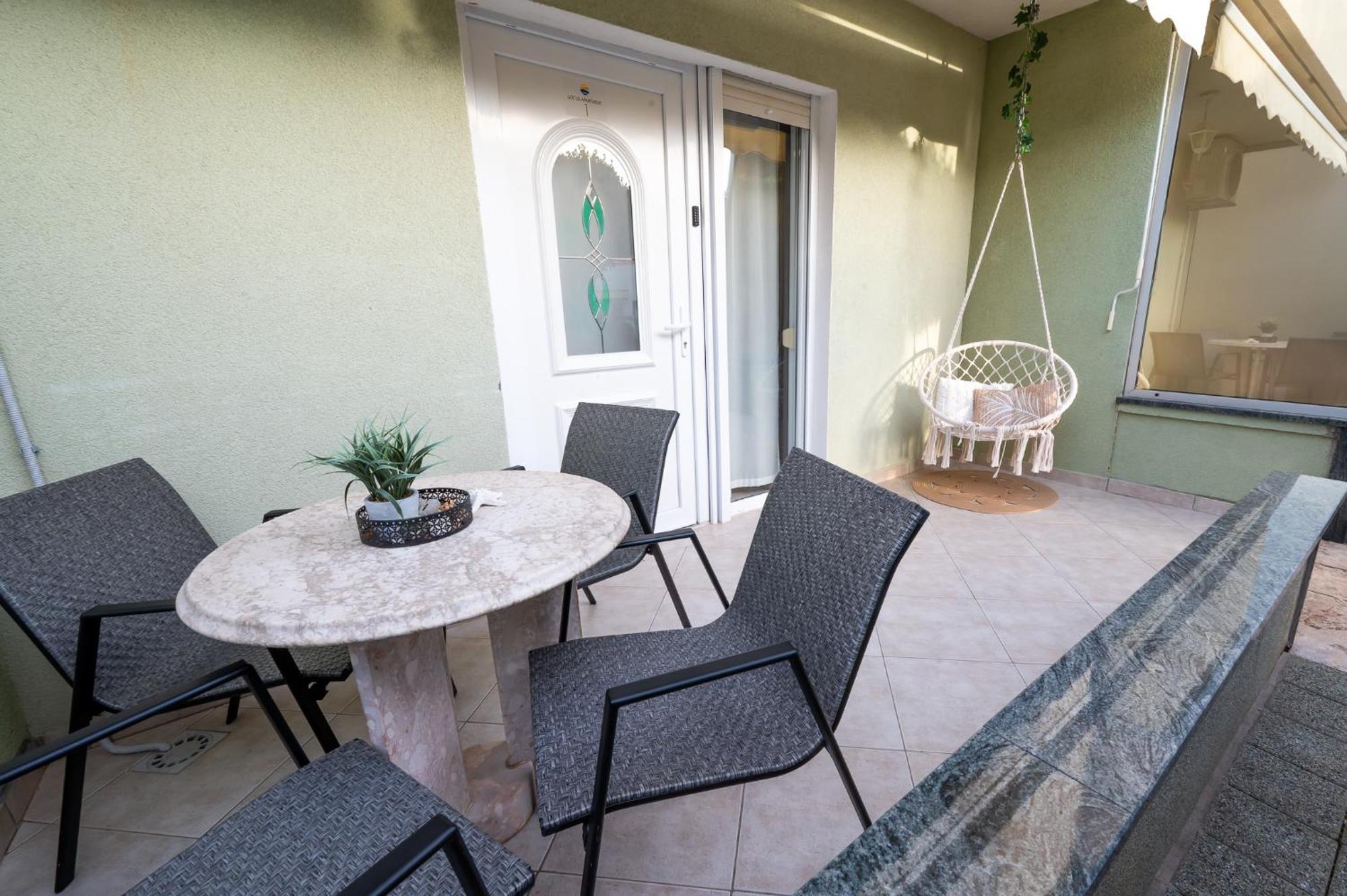Locus Apartments Petrcane Exterior foto