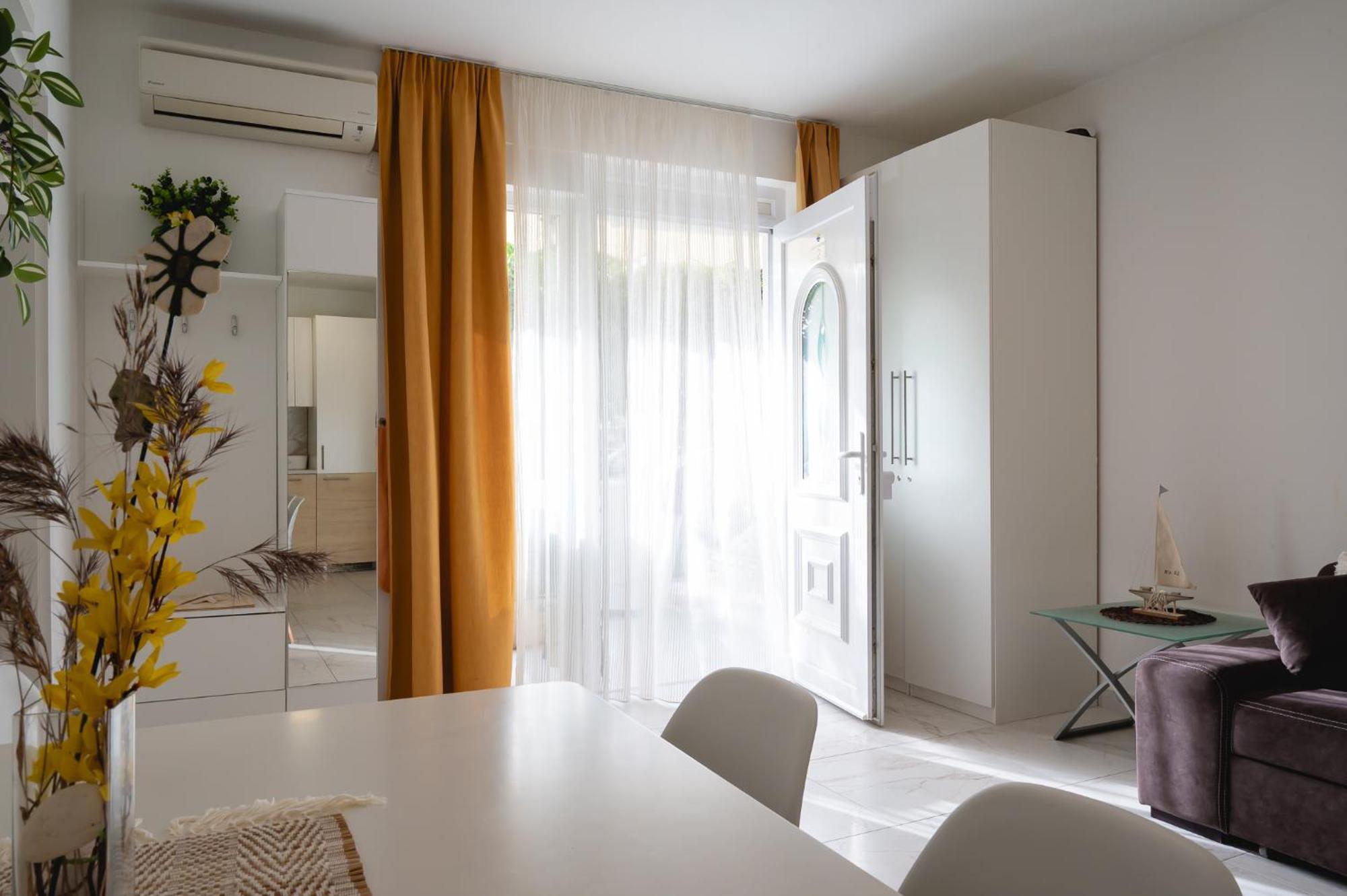 Locus Apartments Petrcane Exterior foto