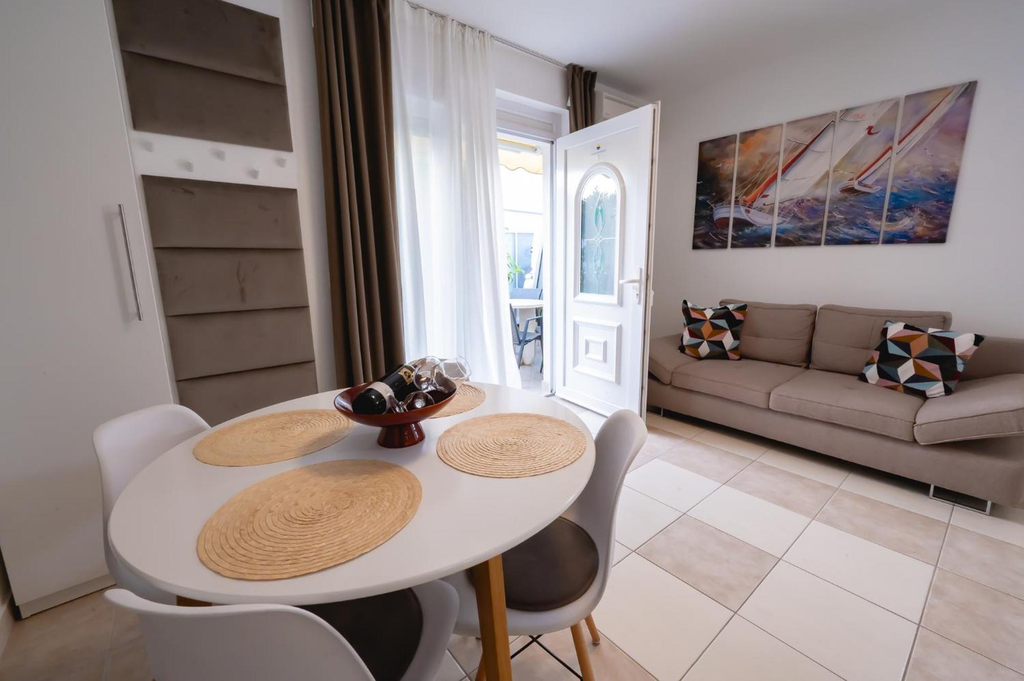Locus Apartments Petrcane Exterior foto