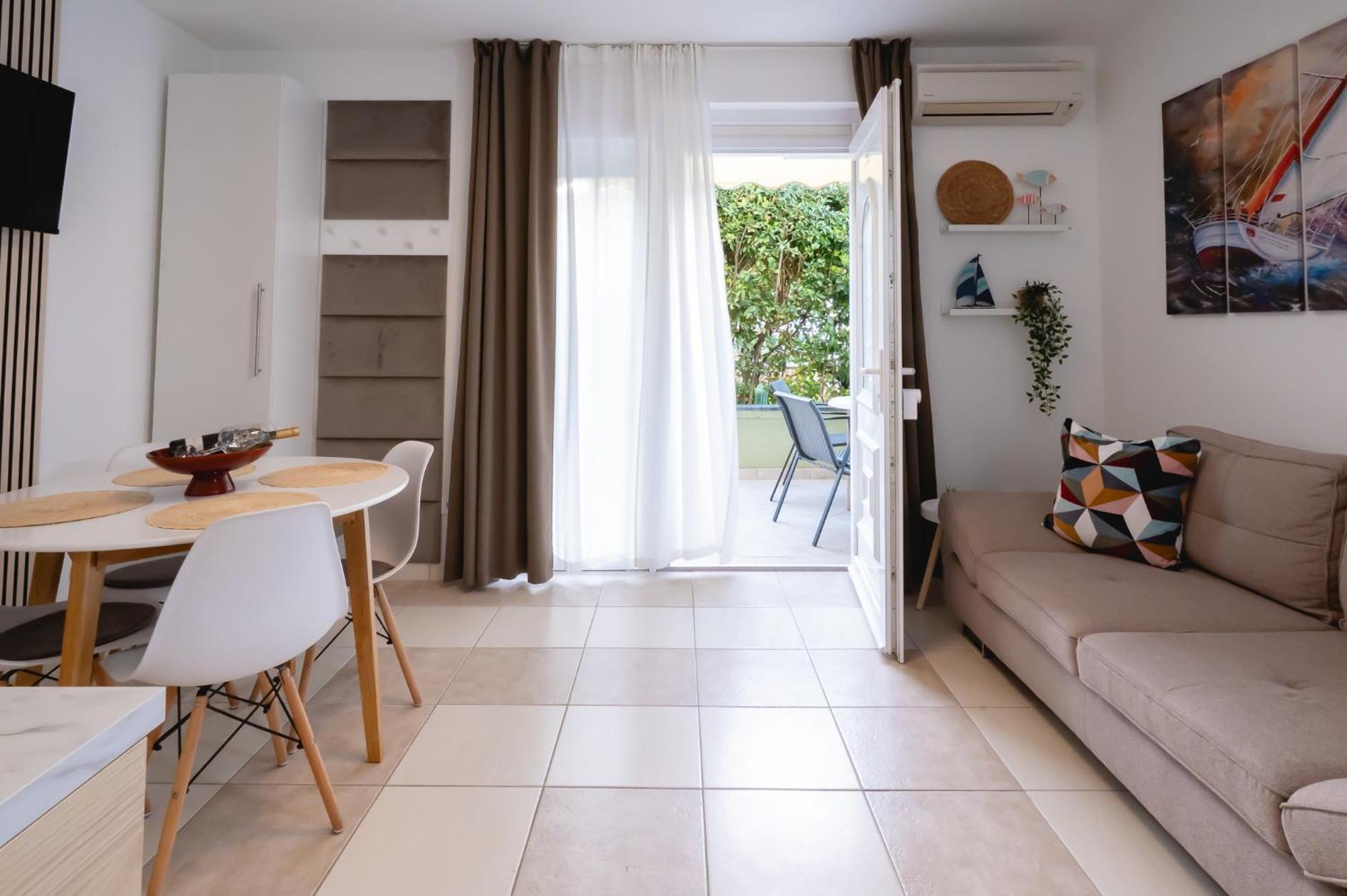 Locus Apartments Petrcane Exterior foto
