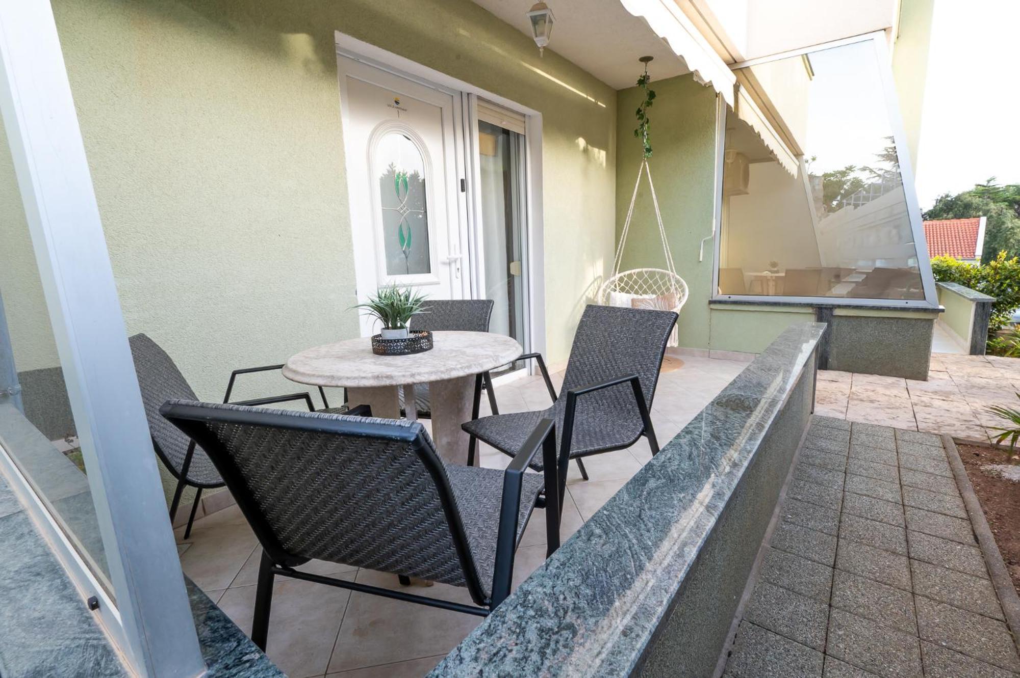 Locus Apartments Petrcane Exterior foto